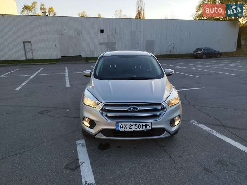Внедорожник / Кроссовер Ford Kuga 2017 в Чутове