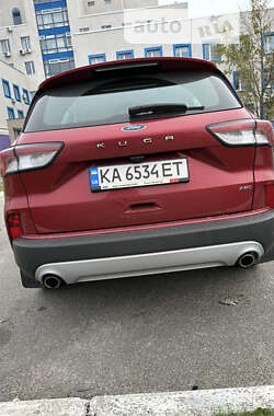 Позашляховик / Кросовер Ford Kuga 2020 в 