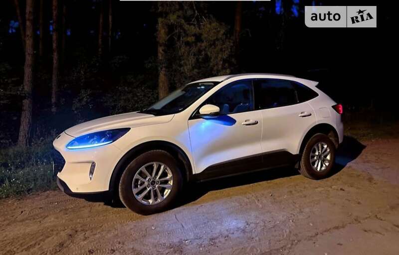 Внедорожник / Кроссовер Ford Kuga 2021 в Киеве