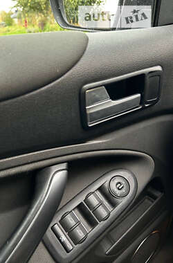 Внедорожник / Кроссовер Ford Kuga 2011 в 