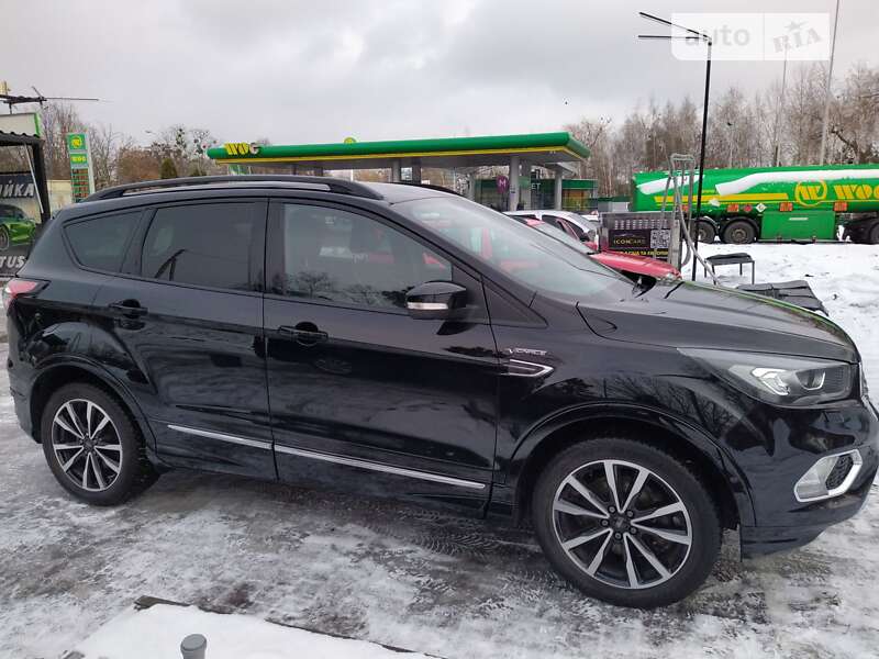 Позашляховик / Кросовер Ford Kuga 2017 в Рівному