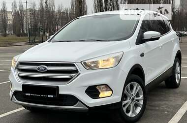 Позашляховик / Кросовер Ford Kuga 2017 в Києві