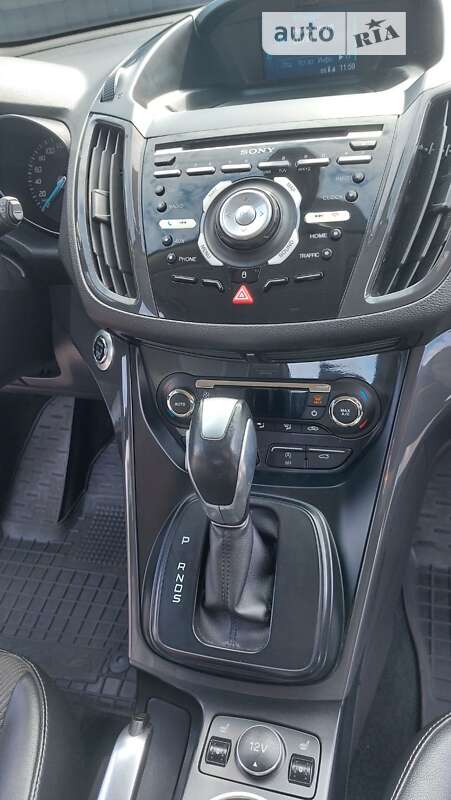 Внедорожник / Кроссовер Ford Kuga 2015 в Каменском