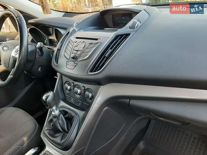 Внедорожник / Кроссовер Ford Kuga 2015 в Каменском