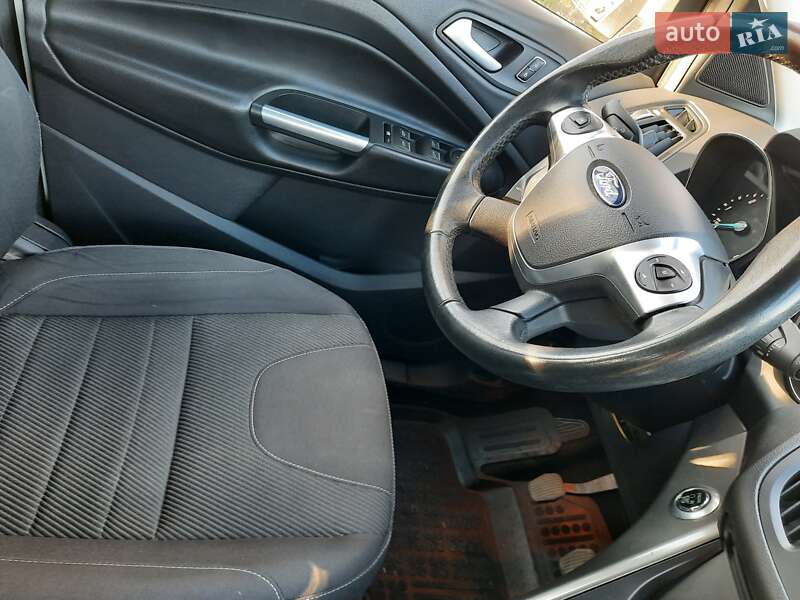 Внедорожник / Кроссовер Ford Kuga 2015 в Каменском