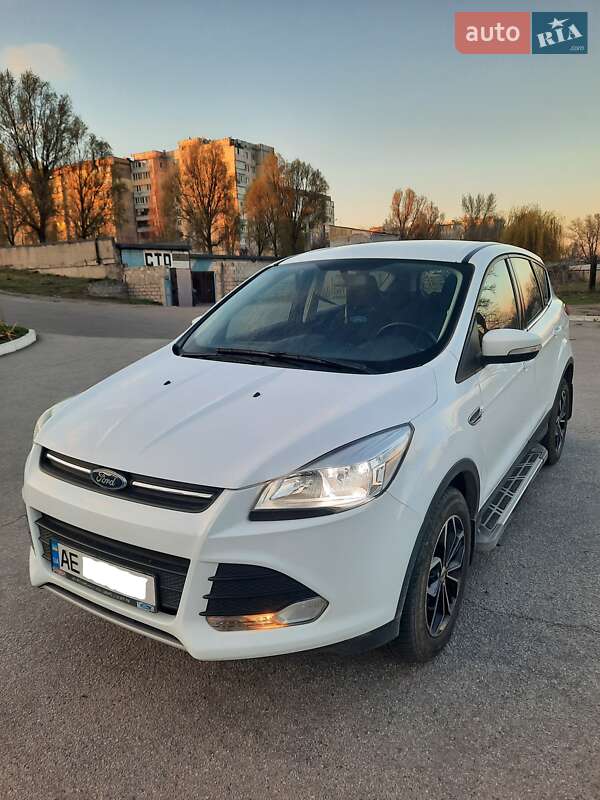 Внедорожник / Кроссовер Ford Kuga 2015 в Каменском