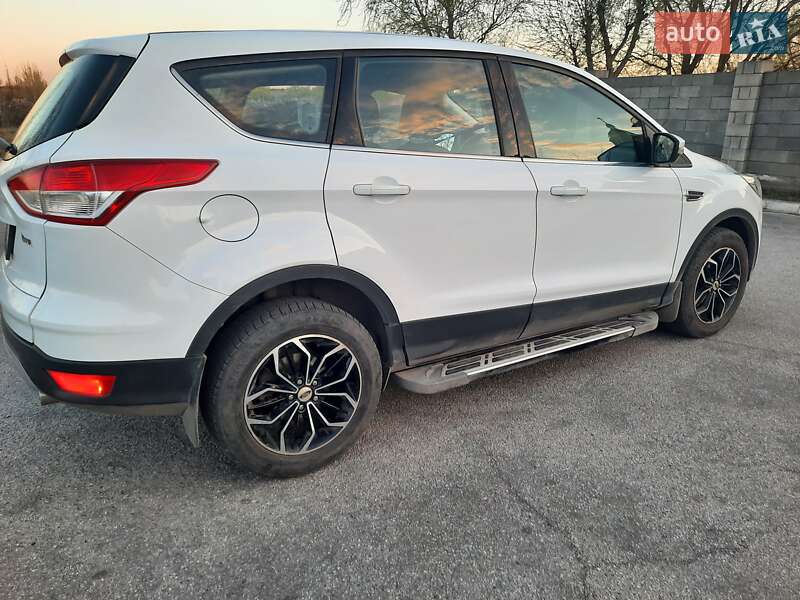 Внедорожник / Кроссовер Ford Kuga 2015 в Каменском