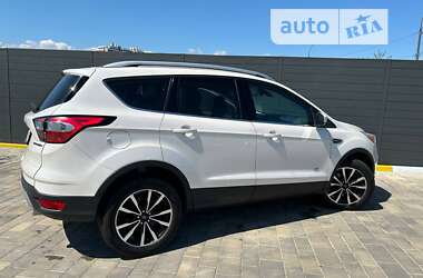 Внедорожник / Кроссовер Ford Kuga 2017 в Ирпене