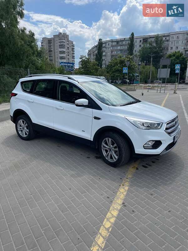 Внедорожник / Кроссовер Ford Kuga 2018 в Сумах