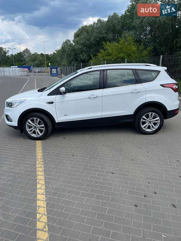 Внедорожник / Кроссовер Ford Kuga 2018 в Сумах