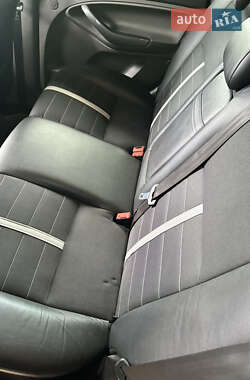 Внедорожник / Кроссовер Ford Kuga 2010 в 