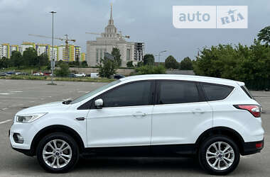 Внедорожник / Кроссовер Ford Kuga 2017 в Киеве