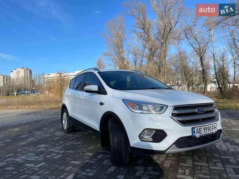 Внедорожник / Кроссовер Ford Kuga 2017 в Днепре