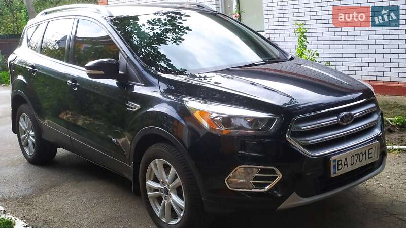 Внедорожник / Кроссовер Ford Kuga 2016 в 
