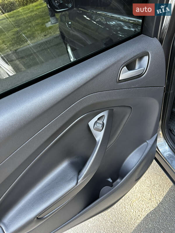 Внедорожник / Кроссовер Ford Kuga 2019 в Чернигове