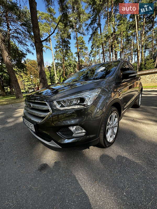 Внедорожник / Кроссовер Ford Kuga 2019 в Чернигове