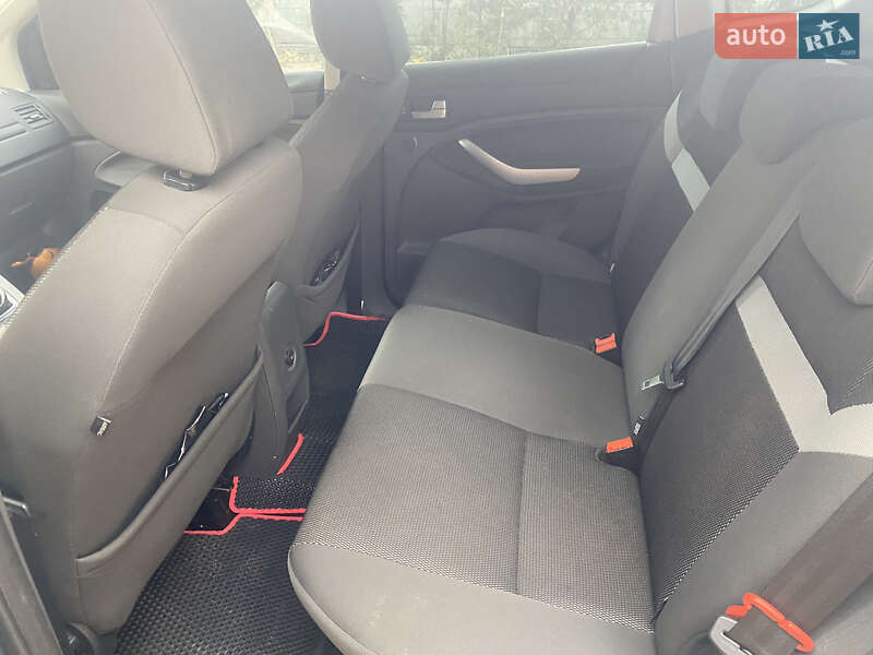 Внедорожник / Кроссовер Ford Kuga 2012 в Александрие