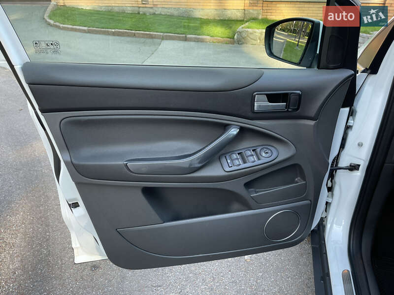 Внедорожник / Кроссовер Ford Kuga 2012 в Чернигове