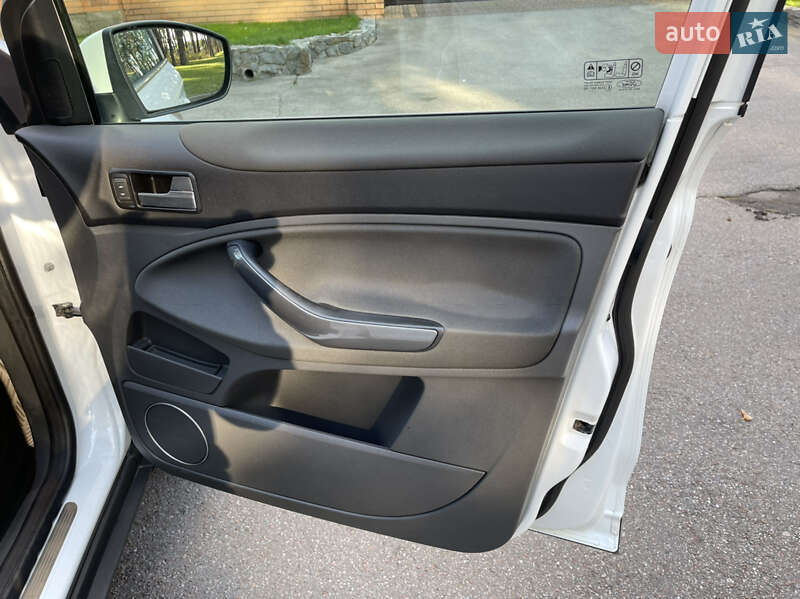 Внедорожник / Кроссовер Ford Kuga 2012 в Чернигове