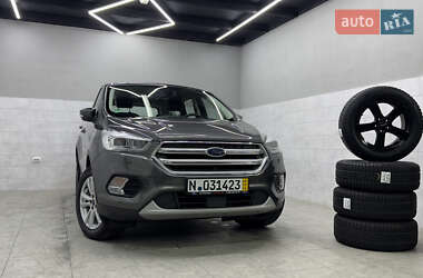 Внедорожник / Кроссовер Ford Kuga 2019 в Сваляве