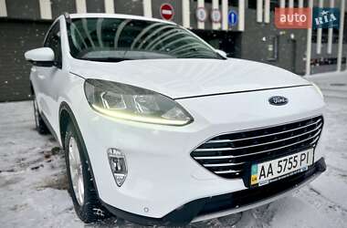 Позашляховик / Кросовер Ford Kuga 2020 в 