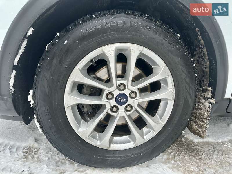 Внедорожник / Кроссовер Ford Kuga 2020 в Ирпене