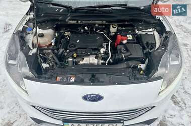 Позашляховик / Кросовер Ford Kuga 2020 в 