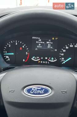 Позашляховик / Кросовер Ford Kuga 2020 в 