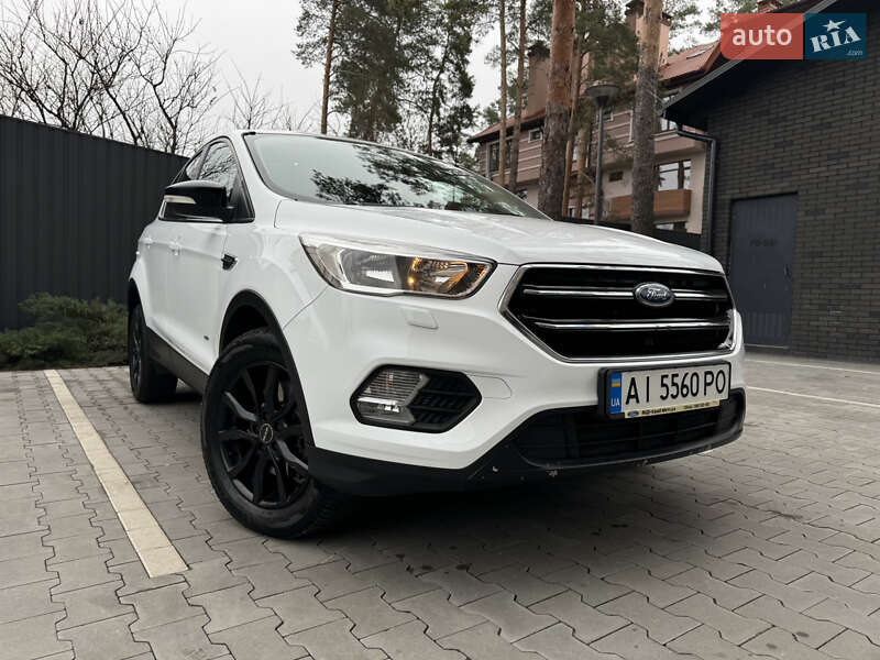 Внедорожник / Кроссовер Ford Kuga 2017 в Ирпене