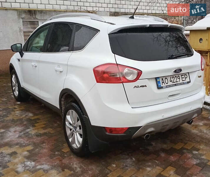 Внедорожник / Кроссовер Ford Kuga 2012 в Хусте