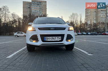 Позашляховик / Кросовер Ford Kuga 2015 в 