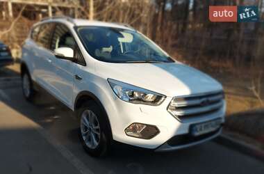 Внедорожник / Кроссовер Ford Kuga 2019 в 