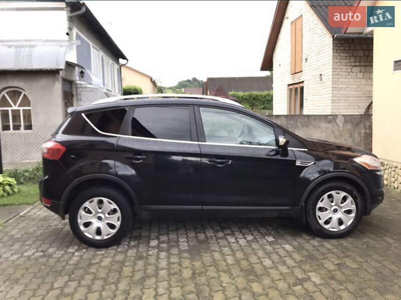 Внедорожник / Кроссовер Ford Kuga 2012 в 