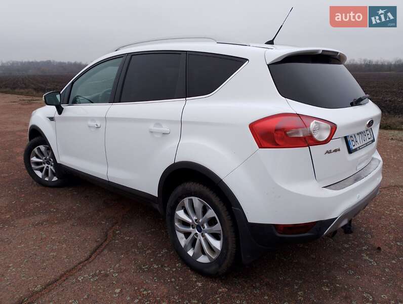 Внедорожник / Кроссовер Ford Kuga 2012 в Новоукраинке