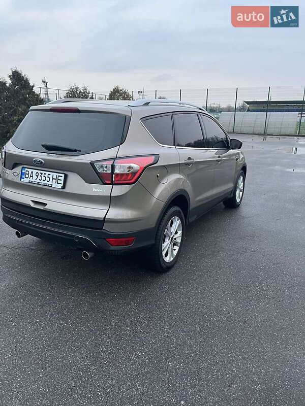Позашляховик / Кросовер Ford Kuga 2019 в Олександрії