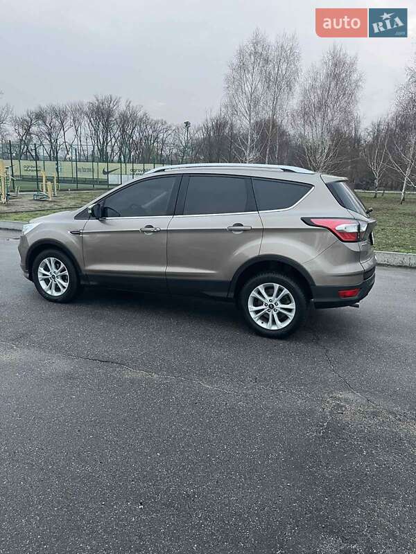 Позашляховик / Кросовер Ford Kuga 2019 в Олександрії