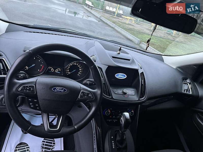 Позашляховик / Кросовер Ford Kuga 2019 в Олександрії