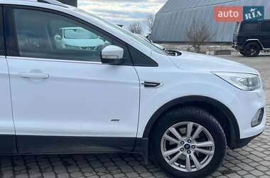 Внедорожник / Кроссовер Ford Kuga 2017 в Львове