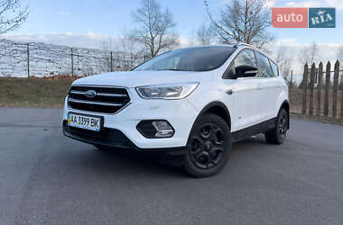 Позашляховик / Кросовер Ford Kuga 2017 в Києві