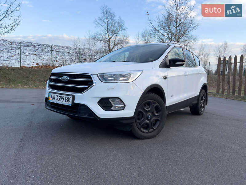 Внедорожник / Кроссовер Ford Kuga 2017 в Киеве