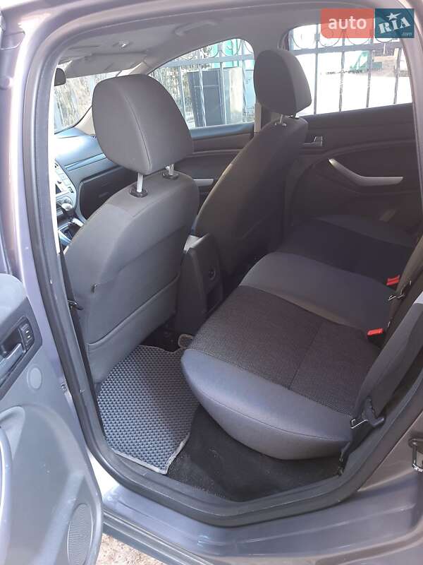 Внедорожник / Кроссовер Ford Kuga 2012 в Вараше фото 6 Внедорожник / Кроссовер Ford Kuga 2012 в Вараше