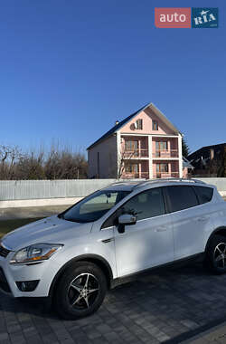 Внедорожник / Кроссовер Ford Kuga 2012 в 