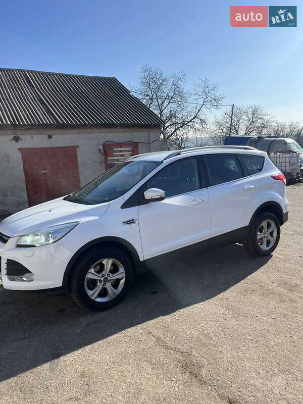 Внедорожник / Кроссовер Ford Kuga 2015 в Ирпене