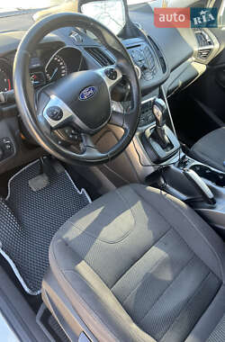 Внедорожник / Кроссовер Ford Kuga 2015 в 