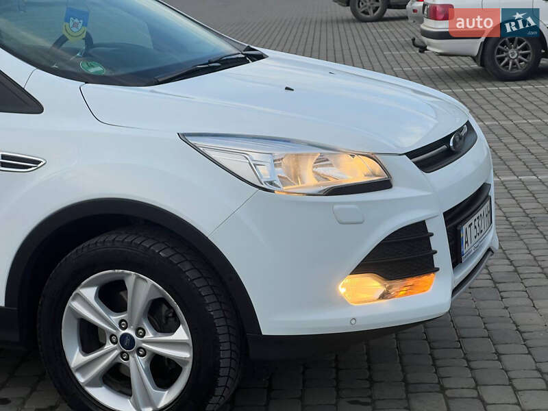 Внедорожник / Кроссовер Ford Kuga 2016 в Ивано-Франковске