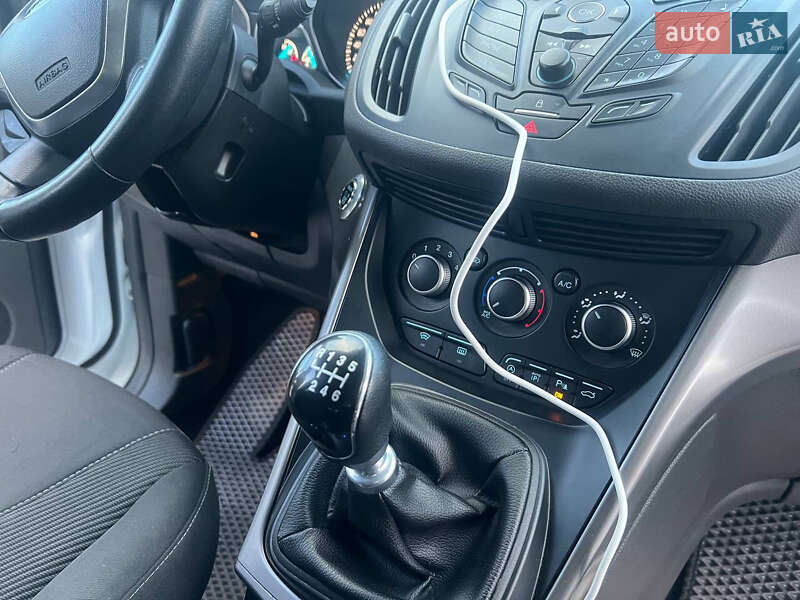 Внедорожник / Кроссовер Ford Kuga 2016 в Ивано-Франковске