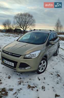 Внедорожник / Кроссовер Ford Kuga 2013 в Ровно