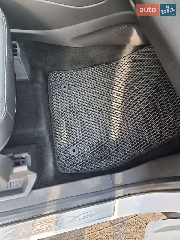 Внедорожник / Кроссовер Ford Kuga 2013 в Полтаве