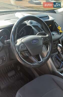 Внедорожник / Кроссовер Ford Kuga 2019 в 