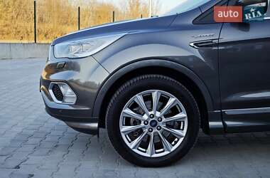 Внедорожник / Кроссовер Ford Kuga 2017 в 